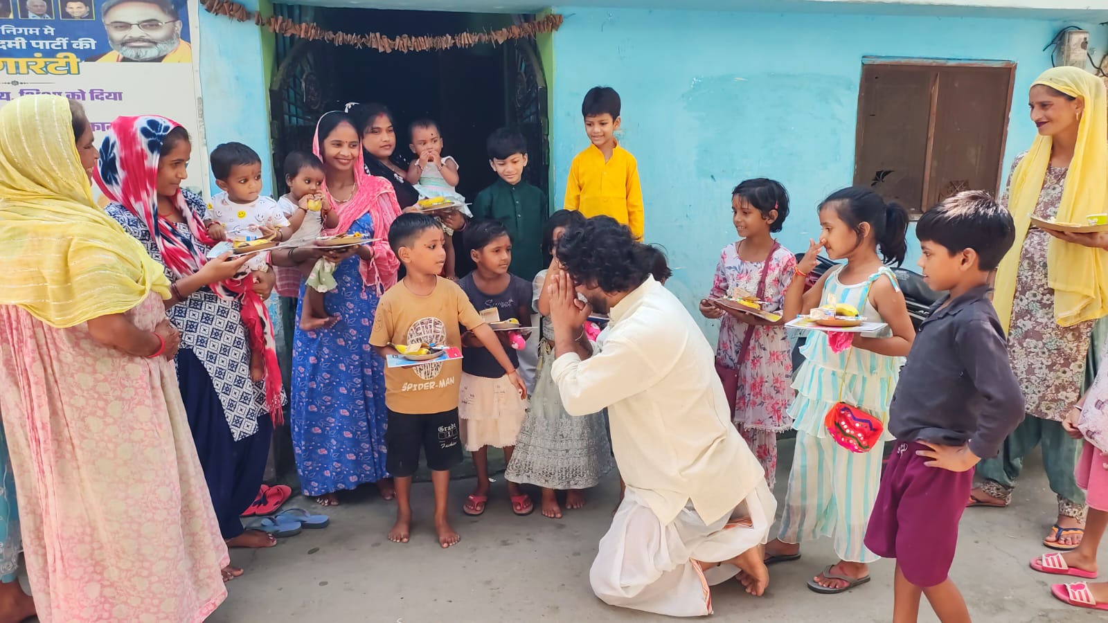 नवरात्र पर कन्या पूजन कर समाजसेवी सुब्रत कुमार विश्वास ने दिया शिक्षा का संदेश