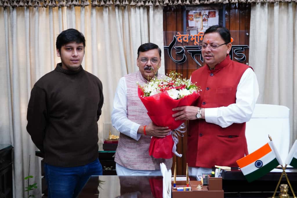 पूर्व विधायक राजेश शुक्ला ने मुख्यमंत्री पुष्कर सिंह धामी से की मुलाकात, पंतनगर कृषि विश्वविद्यालय की समस्याओं के समाधान हेतु सौंपा पत्र