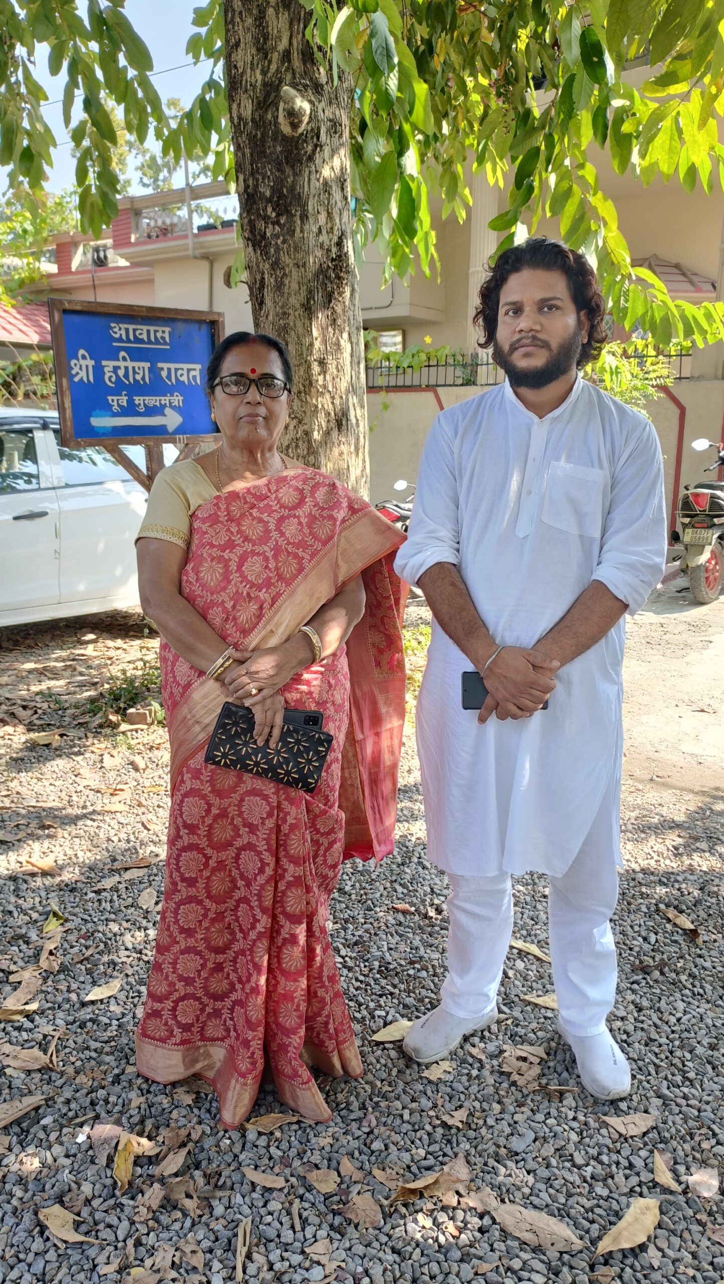 देहरादून में बंगाली समाज की बैठक — आरक्षण व भाषा अधिकारों को लेकर पूर्व मुख्यमंत्री हरीश रावत से हुई मुलाकात,